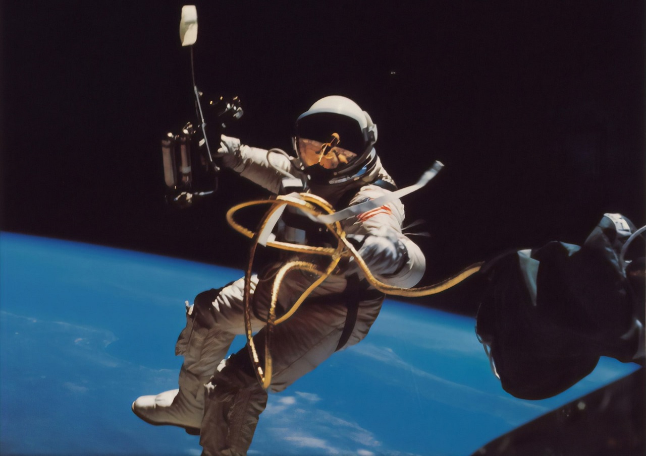 Gli hobby degli astronauti nello spazio e per terra, dai libri al poker nuovi